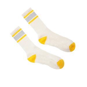 Chaussettes de sport personnalisées pour hommes et femmes, en coton blanc/orange, avec logo brodé, pour la course à pied et le cyclisme, design de qualité. - Product Image 4