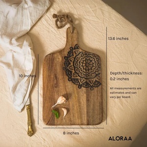 เขียงไม้วอลนัทพรีเมียม แกะสลักลายแมนดาลาด้วยเลเซอร์ ผิวเรียบ ทนทาน ปลอดภัยสำหรับอาหาร ใช้เสิร์ฟในครัว - Product Image 4