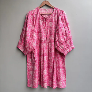 Robe décontractée mi-longue pour femme en coton tissé 100% uni, à manches courtes, taille empire, style babydoll, coupe ample et fonctionnelle à col en V oversize - Product Image 1