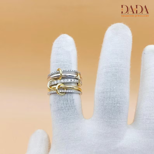 Bague de luxe en or bicolore avec diamants ronds brillants entrelacés, bijou raffiné et élégant - Product Image 4