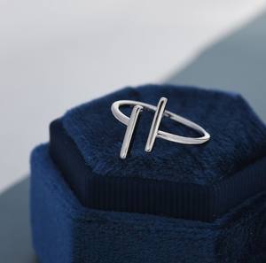 Anillo Abierto Asimétrico de Plata de Ley, Anillo de Barras Paralelas Ajustable, Anillo Minimalista Apilable con Circonitas, Anillo con Circonitas - Product Image 2