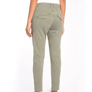 Pantalon cargo confortable pour femmes, pantalon utilitaire élégant avec coupe décontractée et grandes poches, pantalon cargo tendance - Product Image 5