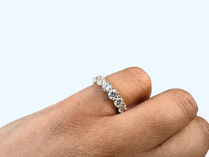 Anillo de Eternidad de Oro de 10K para Mujer con Diamantes Redondos Naturales en Engaste Pavé, Joyería Clásica para Boda o Compromiso - Product Image 3
