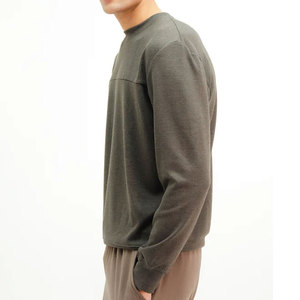 เสื้อสเวตเชิ้ตคอกลมแขนยาวสำหรับผู้ชาย ฤดูหนาว ปี 2026 สีพื้นแบบกำหนดเองได้ ระบายอากาศ แห้งเร็ว กันน้ำ 100% - Product Image 4