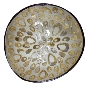Ensaladera de coco hecha a mano con Laca ecológica Hathai, técnica de perla madre hecha a medida, vajilla a precio de fábrica de Vietnam - Product Image 1