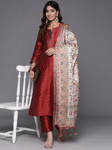 Ensemble Kurta en Soie Rouge avec Dupatta Imprimé – Tenue Traditionnelle pour Femme Inde Pakistan – Décontracté, Longueur Genou, Coupe Classique, Séchage Rapide - Product Image 3