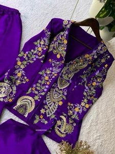 Conjunto de Lehenga Étnico Bordado Morado para Mujer, Traje de Fiesta con Blusa de Costuras Elaboradas y Pantalón Palazzo, Ideal para Bodas y Festivales - Product Image 6