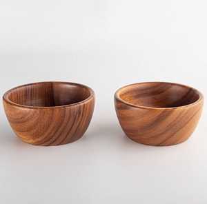 Ensemble de saladiers artisanaux en bois d'acacia multi-tons, extra profonds, avec poignées ergonomiques pour le service - Product Image 4