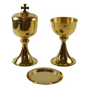 ชุดถ้วยทองเหลืองชุบทองและจานรองสำหรับพิธีทางศาสนาบนแท่นบูชา - Product Image 1