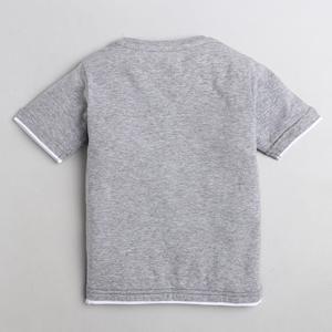 Polka Tots Camiseta de media manga Bandera de carreras con estampado de bolsillo-Gris - Product Image 2