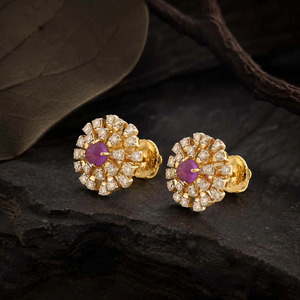 Boucles d'oreilles clous en diamant motif floral doré soleil éclatant - Product Image 4