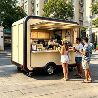 Chariot de glaces et sorbets italiens haut de gamme avec vitrine réfrigérée et garniture de purée de fruits pour parcs d'attractions