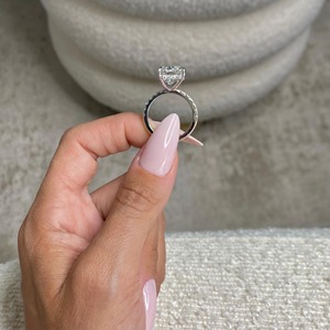แหวนเพชรทรงรัศมีรูปไข่ 10.50 กะรัต เพชรเพาะเลี้ยง พร้อมเพชรข้างและวงแหวนซ่อนประดับเพชร _ ทอง 18K _ รับรองโดย IGI - Product Image 3