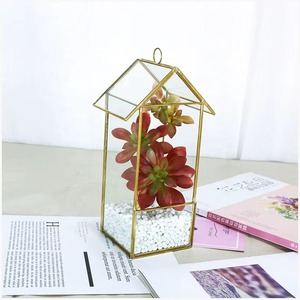 Terrario de diseño tipo cabaña para decoración de mesa de consola en la entrada y área de bienvenida de invitados, con un encantador atractivo decorativo, procedente de la India. - Product Image 1