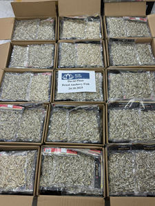 Anchoas secas disponibles para sopas y caldos, ingrediente de marisco utilizado para condimentar en cocinas de restaurantes en Vietnam. - Product Image 5