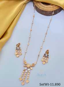 Collier Mangalsutra de luxe en or 22 carats avec pendentif floral et chaîne de perles noires, bijoux indiens pour mariage, fiançailles et fêtes pour femmes 11.15 - Product Image 2