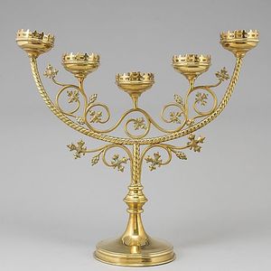 Grand candélabre en métal élégant pour la décoration de table de mariage de luxe et la décoration d'événements romantiques aux chandelles - Product Image 5