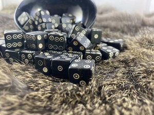 Dés de jeu faits à la main en corne de buffle écologique, polis naturellement, design moderne pour jeux de société et ensembles de casino, taille personnalisée, export - Product Image 2