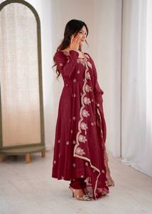 Costume Anarkali traditionnel pour femmes, couleur marron, avec dupatta brodé, coupe ample, longueur cheville, polyester, style Inde Pakistan - Product Image 2
