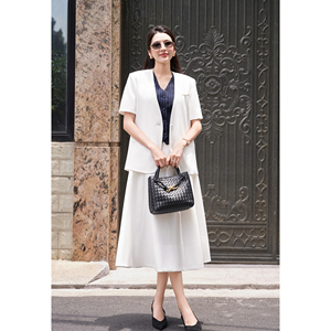 Blazer blanc élégant pour femme, manches courtes, col en V, un bouton, style décontracté pour le bureau, en spandex/polyester, JAYCE - Product Image 2