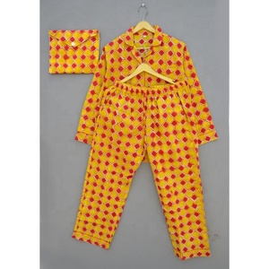 Conjunto de pijamas de dama de honor con estampado Floral de bloque de mano indio, ropa de dormir cómoda de algodón para adultos, ropa de dormir suave de talla grande para mujer - Product Image 1