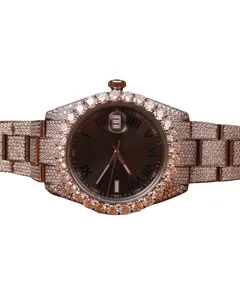 Reloj Mecánico Personalizado de Oro Rosa con Moissanita, Esfera Negra con Números Romanos y Diseño Completamente Pavimentado para Hombre - Product Image 1