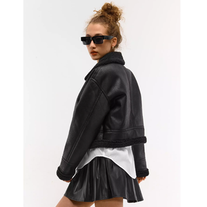 Veste moto en similicuir pour femme avec col et poignets en fourrure, manteau court d'hiver épais et coupe-vent - Product Image 3