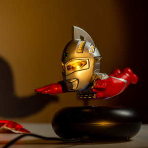 Meilleure vente Cadeau cool de Noël OEM <span class=keywords><strong>Super</strong></span> <span class=keywords><strong>Heros</strong></span> Flottant à lévitation magnétique Ultraman Seven Anime Figure Light - Product Image 2