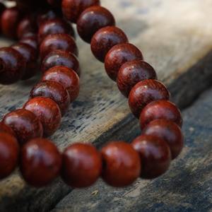 Collar de meditación y oración Mala religioso de 108 cuentas de sándalo rojo natural, embalaje personalizado, OEM, ODM, mayorista, exportador indio - Product Image 5