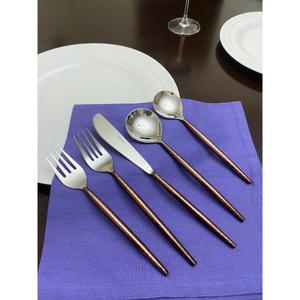 Services de couverts en métal durables, 5 pièces, faits à la main, pour la décoration de table, finition argent et or. - Product Image 6