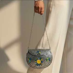 Pochette de mariage élégante avec incrustation de coquillages et chaîne amovible - Product Image 2