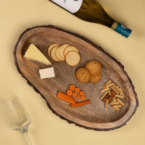 Plateau ovale en bois d'acacia naturel avec bords en écorce Grand plateau fait à la main pour servir du fromage, des gâteaux, des desserts et de la charcuterie - Product Image 6