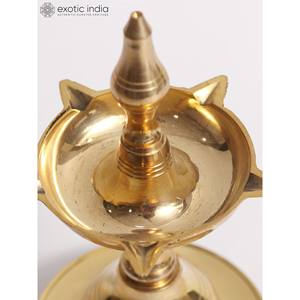 7 pouces fait à la main en laiton Kerala Vilakku Pooja lampe lampes à huile et accessoires fabriqués en Inde - Product Image 3