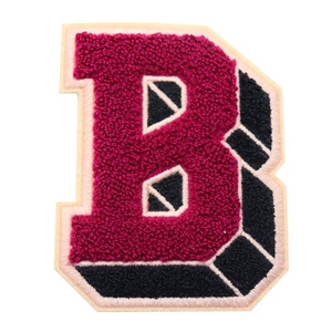 Patch brodé en chenille de luxe avec lettre B, applique personnalisée en forme de lettre pour vestes et vêtements de mode - Product Image 1