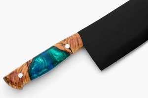 Couteau à découper utilitaire artisanal en acier noir avec manche hybride en résine et bois de ronce pour la cuisine - Product Image 3