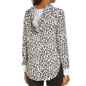 Pull à Capuche Femme Motif Léopard Style Minimaliste avec Poche Frontale Tendance Manches Longues et Logo Personnalisable 2026 - Product Image 2