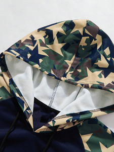 Sudaderas con capucha personalizadas con mangas de camuflaje para hombre, de corte holgado, estilo casual, inspiradas en el camuflaje, de la marca de ropa. - Product Image 4