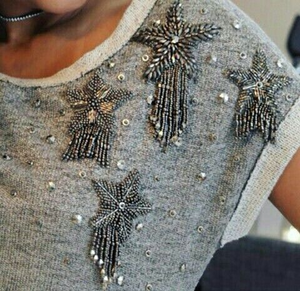 Elegante camiseta sin mangas con bordado de cuentas para la moda de verano. Camiseta sin mangas con bordado de cuentas de semillas hecho a mano para mujer. - Product Image 4