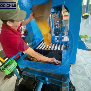 Best Price for High Quality Natural <b>Rubber</b> Latex Sheet RSS3 Bale Shape Foaming Grade Ngoc Chau <b>Rubber</b> Vietnam Application - Product Image 3