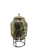 Récipient d'eau en cuivre de dernière conception verdâtre, distributeur d'eau de forme ronde en cuivre pur fait à la main pour la maison et les hôtels