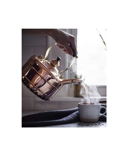 กาต้มน้ำทองแดงประดับที่มีรูปแบบศิลปะและรายละเอียดทองเหลืองโบราณที่ทำขึ้นสำหรับการตกแต่งภายในบ้านและไอเดียของขวัญ - Product Image 2