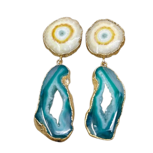 Pendientes de Latón con Ágata Azul Druzy, Tacto Real, Grabado en Plata Electrochapada, Estilo Mascota, Origen Gujarat - Product Image 1