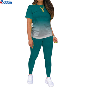 Conjunto Deportivo Personalizado de Verano para Mujer, Degradado Morado, Top de Manga Corta con Cuello Redondo y Leggings Largos, Casual para Todas las Temporadas - Product Image 3