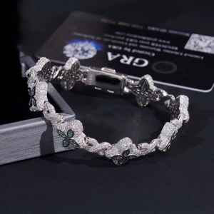 กำไลข้อมือรูปใบโคลเวอร์ประดับเพชรโมอิสซาไนต์ ชุบทองบนเงินสเตอร์ลิง ดีไซน์แบบฮิปฮอป ทรงกลมเจียระไนแบบบริลเลียนท์ ตัวเรือนแบบกรงเล็บ สำหรับผู้หญิง - Product Image 5