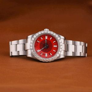 Montre élégante pour homme en argent avec moissanite, cadran rouge, verre saphir, lunette sertie de diamants, mouvement analogique ETA, fermoir déployant de luxe, 28 mm - Product Image 4