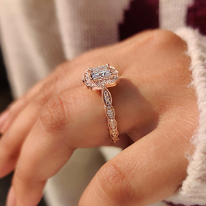 แหวนหมั้นเพชรทรงเจ้าหญิงแบบวินเทจ ดีไซน์รัศมี พรีเมียม ทองคำแท้ เพชรเลี้ยงในห้องปฏิบัติการ เครื่องประดับเจ้าสาว ขายส่งออนไลน์ - Product Image 2
