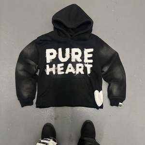 Sudadera con Capucha Corta Oversize para Hombre de Calidad Premium, con Logo Personalizado, Parche Desgastado, Estilo Urbano, 100% Algodón, Teñido Liso - Product Image 4