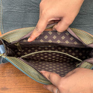 Sac à bandoulière à sangle amovible en cuir recyclé coloré imprimé animal fait à la main pour les grands sacs cartables à motifs uniques pour femmes - Product Image 6