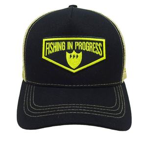 Casquette de camionneur 6 panneaux avec patchs logo brodés côté avant gauche, bandes contrastantes noir/jaune, fermeture snapback, toile OEM unisexe - Product Image 1