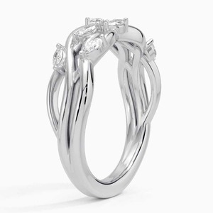 Anillo de Diamantes con Diseño de Viña Trenzada, Banda de Diamantes Marquise, Anillo de Boda Apilable Inspirado en la Naturaleza, Anillo de Aniversario Elegante en Oro - Product Image 1